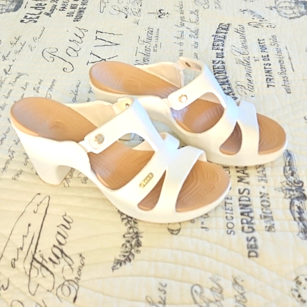 CROC Heals White Size 9